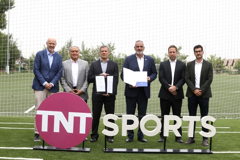 La ANFP y TNT Sports Chile firman acuerdo para potenciar la competitividad del fútbol chileno