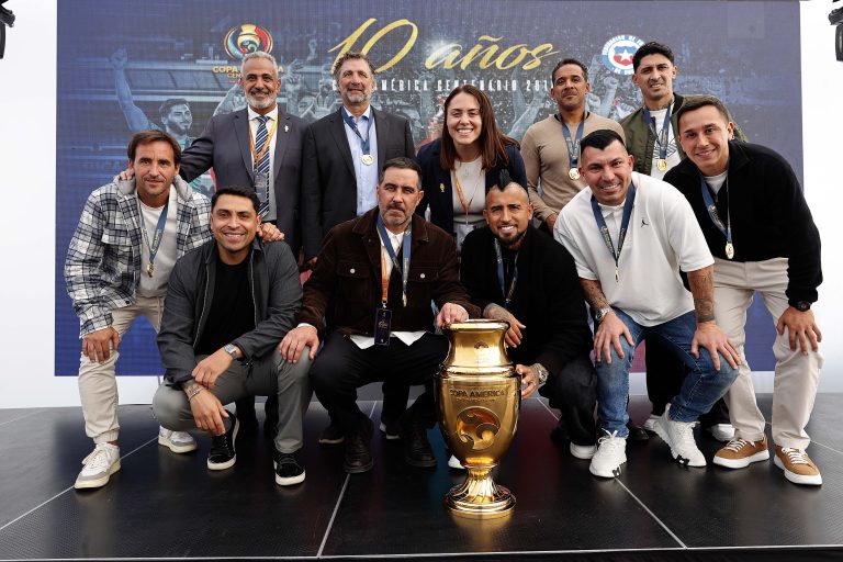 Federación de Fútbol de Chile rinde homenaje a los campeones de la Copa América Centenario a 10 años del título